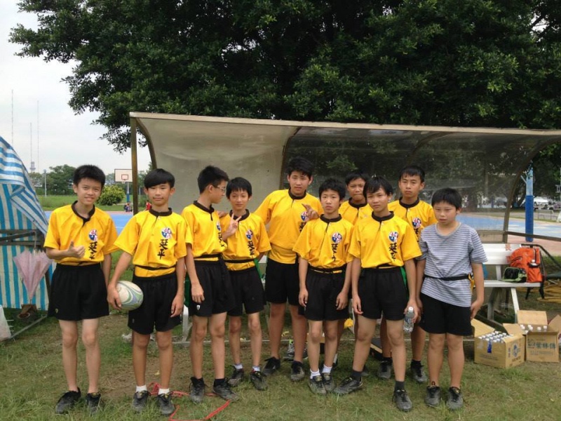 檔案:小學橄欖球照1.jpg